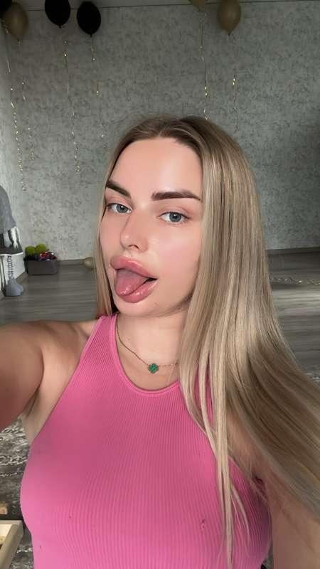 My tounge can find all your sensitive spots👅💦💋