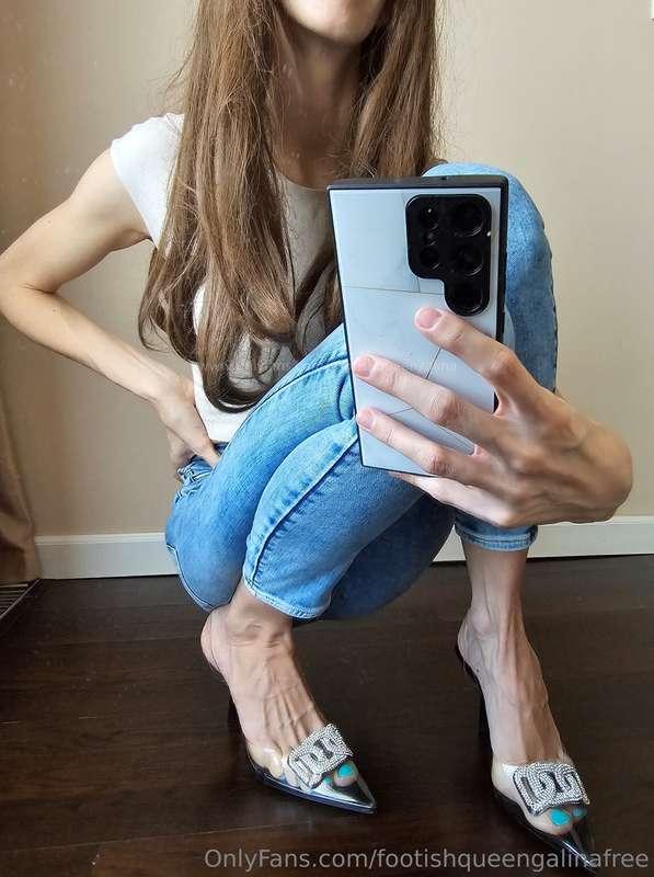 Love how my veins pop up in these shoes. Do they turn you on..