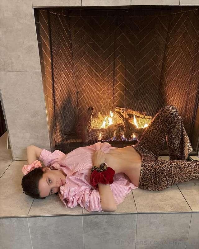 fuck me by the fire ❤️‍🔥❤️‍🔥❤️‍🔥❤️‍🔥