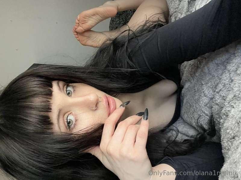 Cutie babe @violetowl has a perfect body and wants to fulfil..