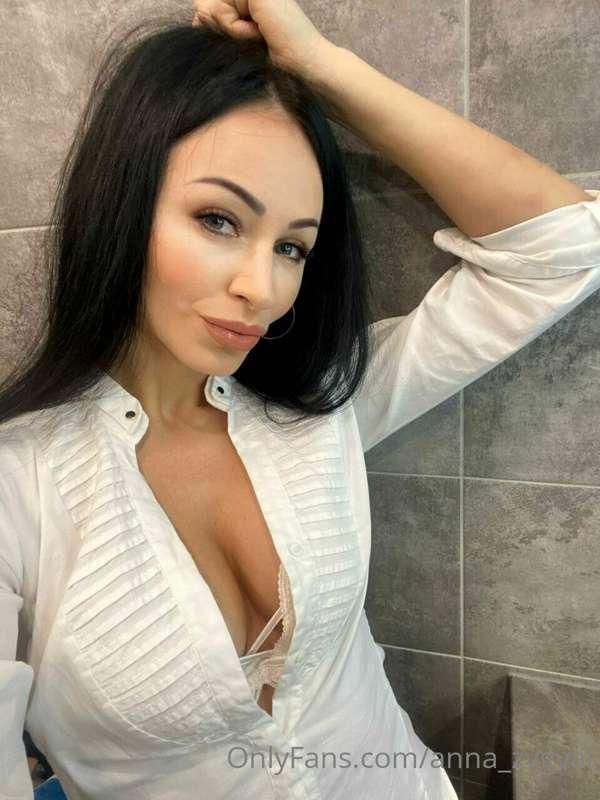 A hot Ukrainian teacher is out of work at the moment 🇺🇦😢

I ..
