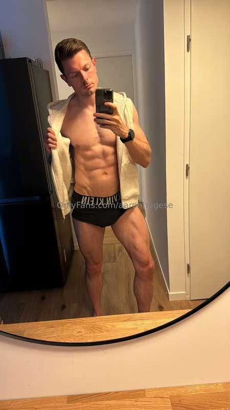 Is there any hole you can offer me after work? 😈 Ass first!