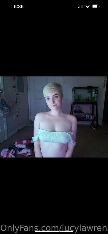 QUICK i need ur help. i'm gonna dye my hair a light blonde/p..