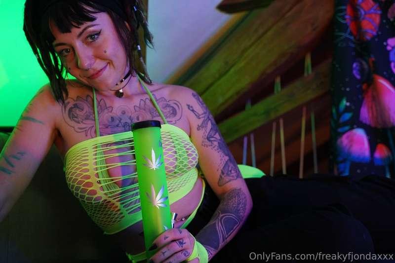 What would you do finding me alone VIP on a pay trance party..