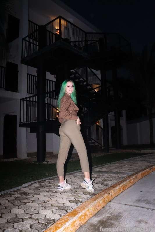 Full set available now &lt;3 


#ahegao #ahegaoface #covered #pants #sneakers #sneakersfetish #fetish #sexygirl #booty #greenhair