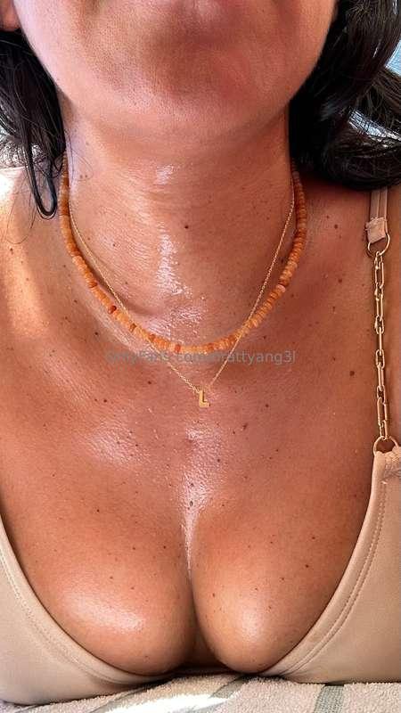 Lick this sweat off? 💦💦