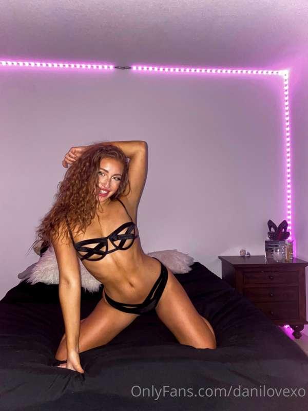 Squeeze my sexy body please😜