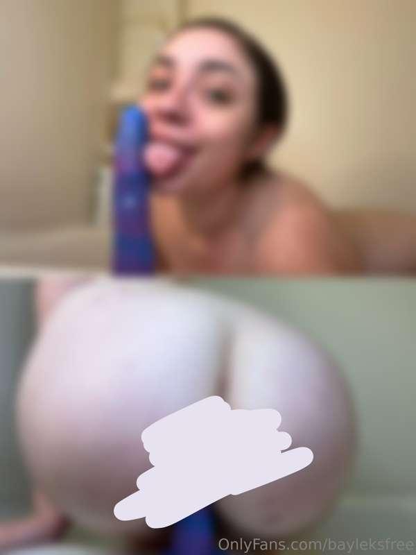 Dildo riding & BJ in the shower 🚿