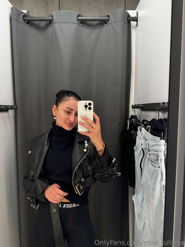 Checking how much you like black on me🖤