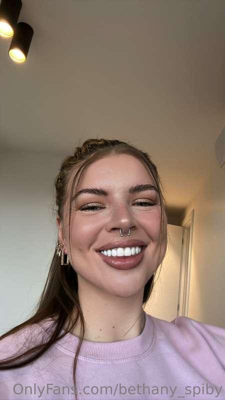 Dm me an emoji if you’re online 😍😍😍