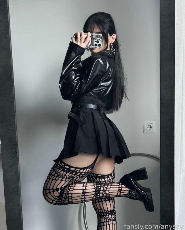 Do you like this outfit? 😏🕷️🖤




#egirl #sexy 