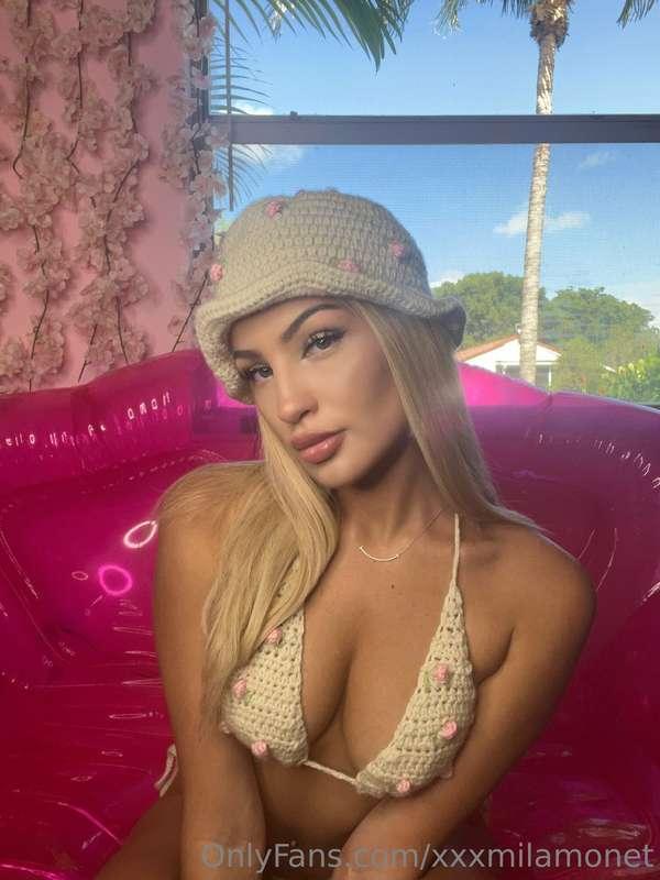 Hat’s off to this bikini combo 😘