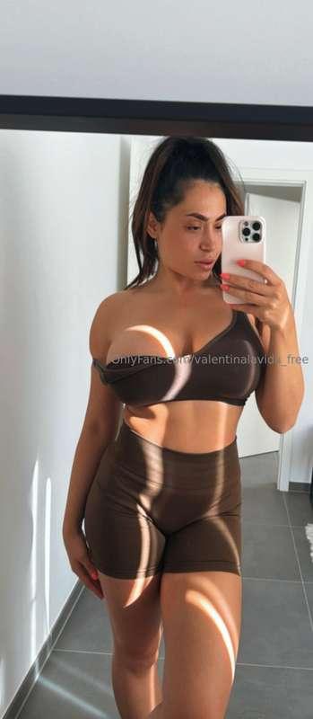 Bombshell curves🔥🔥🔥With or without my bra???😋😋 