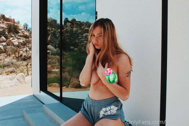squeezed my tits together in the new collection babes 😉 all ..