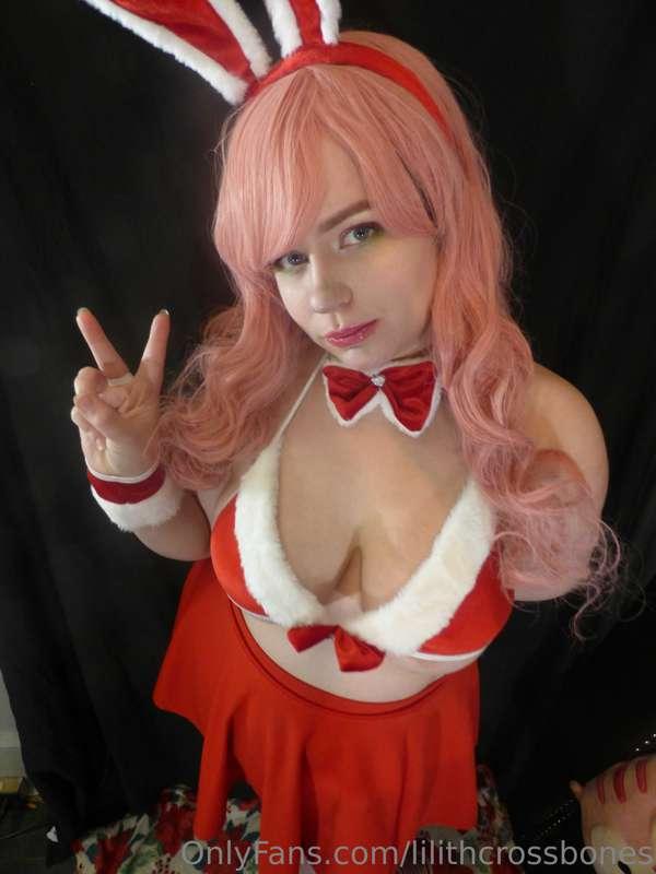 Merry Christmas guys! I hope you're all having a great day.
..