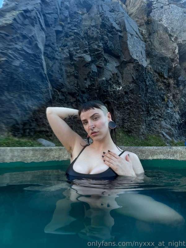 dive in, this 🐱 feels like 💦