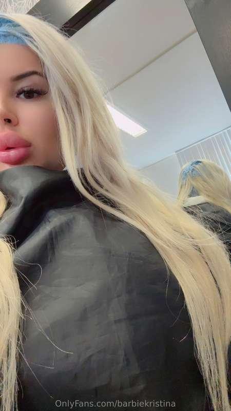 Getting my hairs done super blonde again today hehe! 😝 will ..
