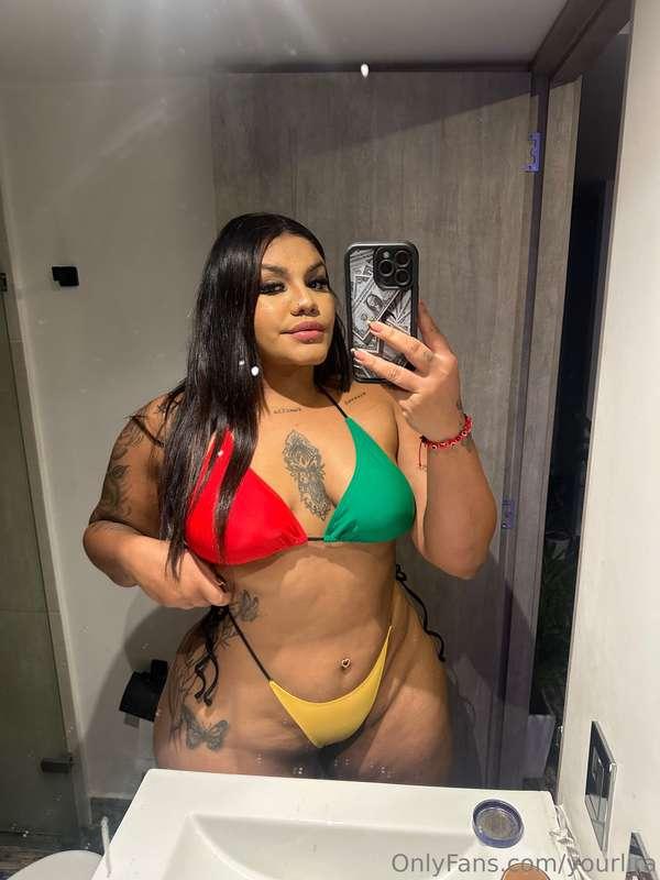 Tell me, what color do you like the most, is it red? green? ..