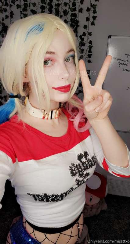 Hoping to film a video with my Harley Quinn cosplay, I want ..
