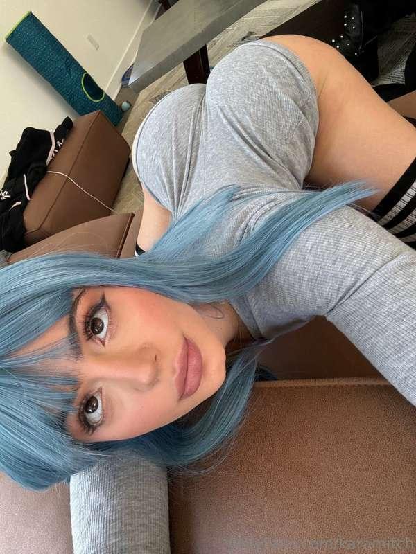 who needs a blue eyed baddie when u got a blue haired baddie..