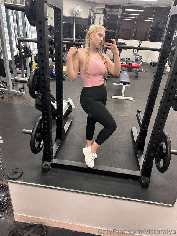 Just a compilation of gym selfies over the last few months 💕..