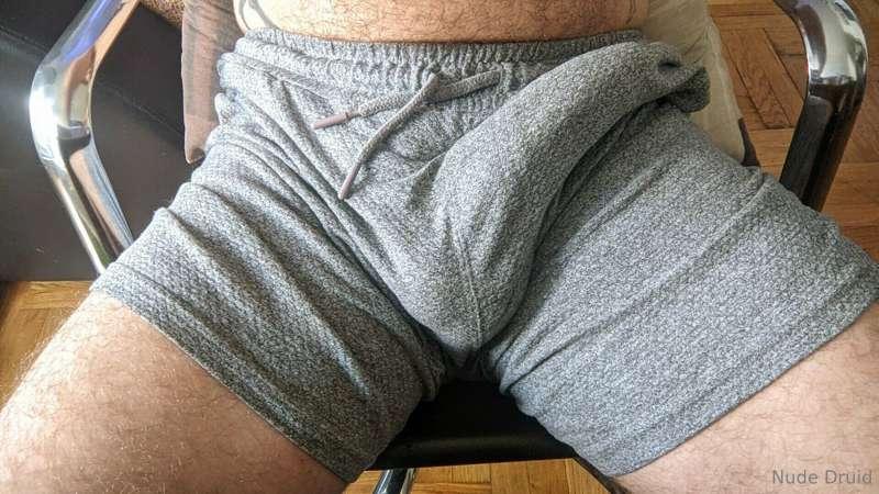 Grey Shorts
Swipe to set it free.