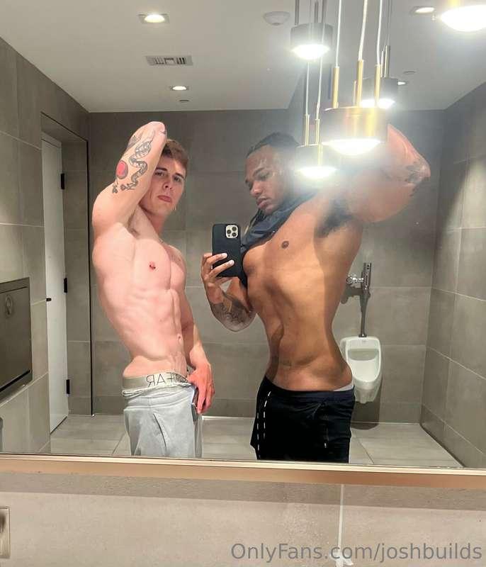 Gay hookup in bed🫢🏳️‍🌈👀 @bigbreezy with this straight curiou..