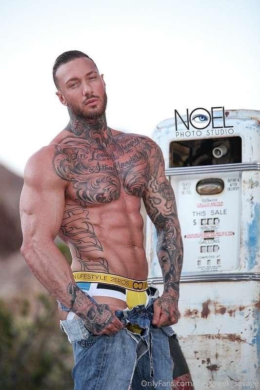 Would you let me pump your gas and fill up your tank? 😈🚗⛽️💦