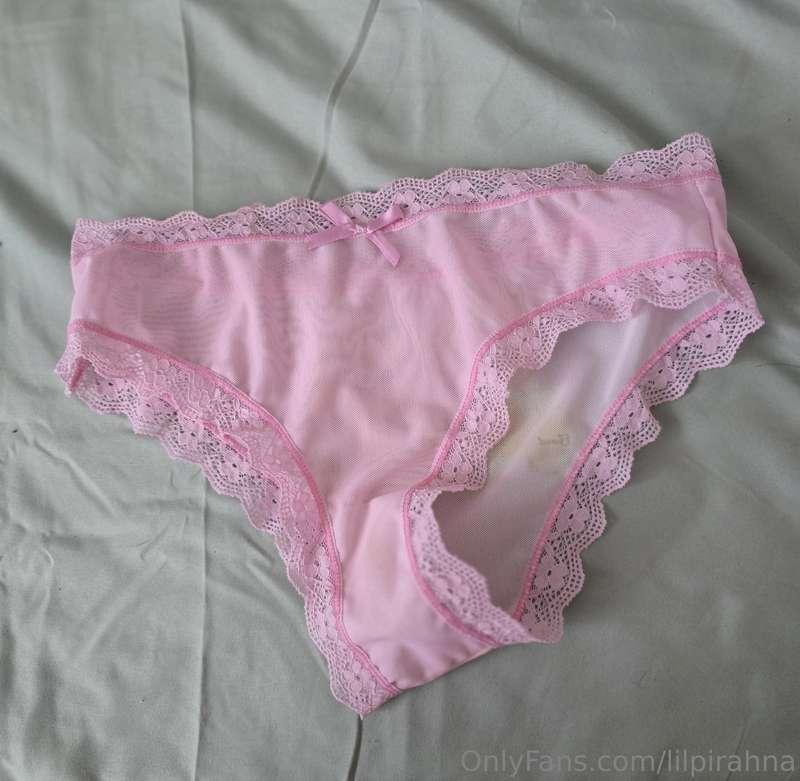 just pulled my cute lil pink panties out of the laundry, all..