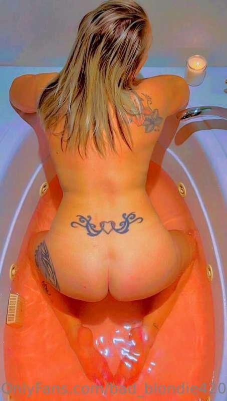 Message me daddy, I’m already naked 😌