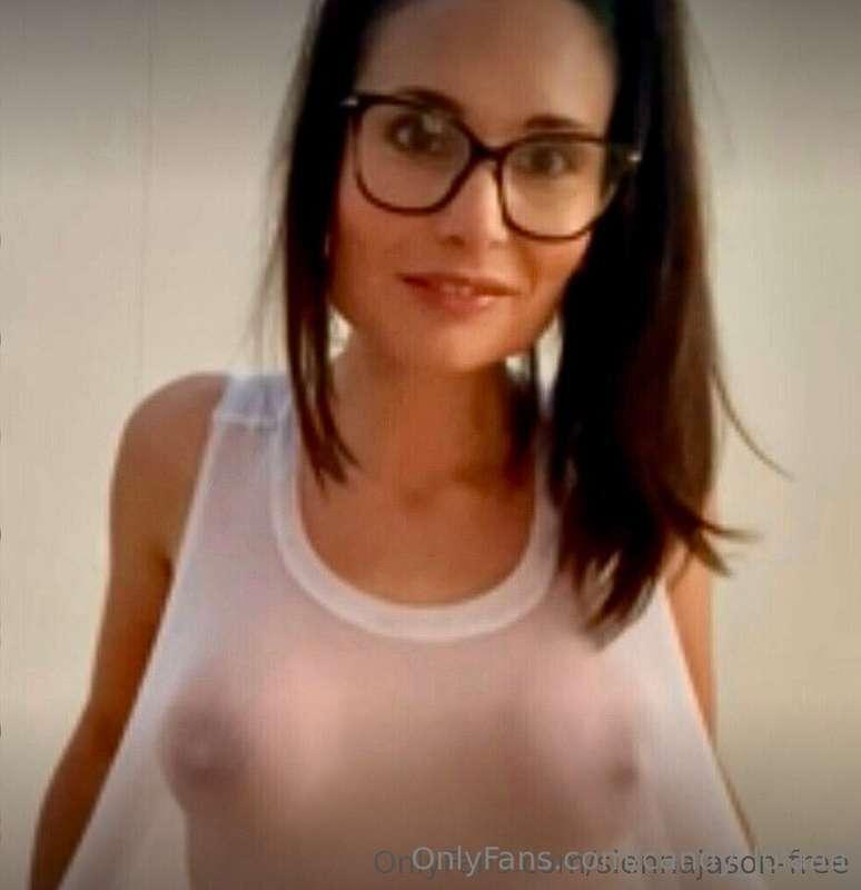 My friend is a cum-loving milf chick with a shaved pussy & 3..