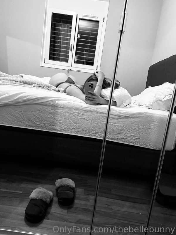 Got a mirror closet so I can watch when you fuck me😇😈
