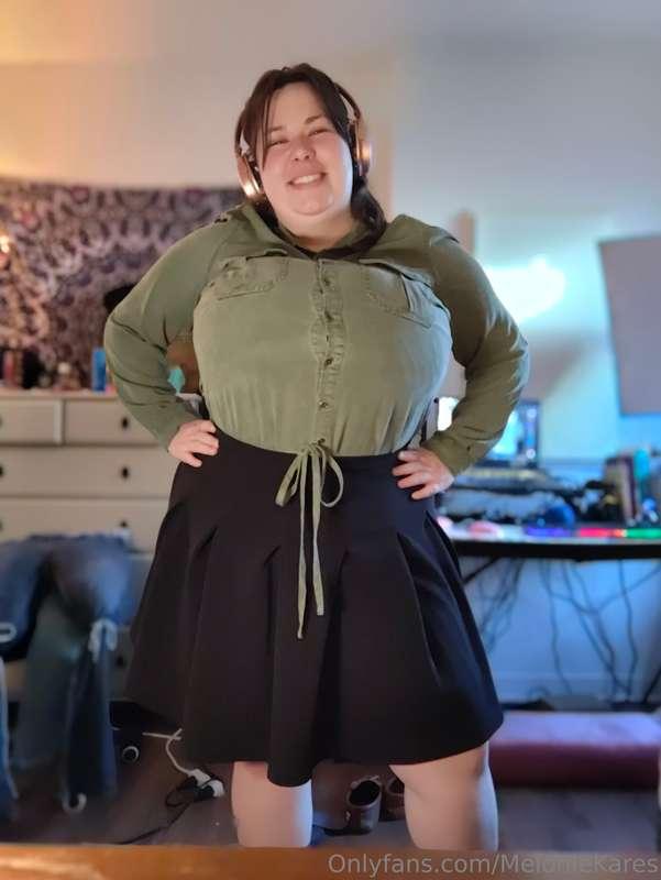 It fits! Barely 🤭I love wearing corsets recently 💚 I have to..