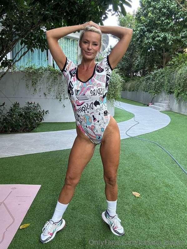 Strong, bold, and probably too fabulous for just a warm-up😍