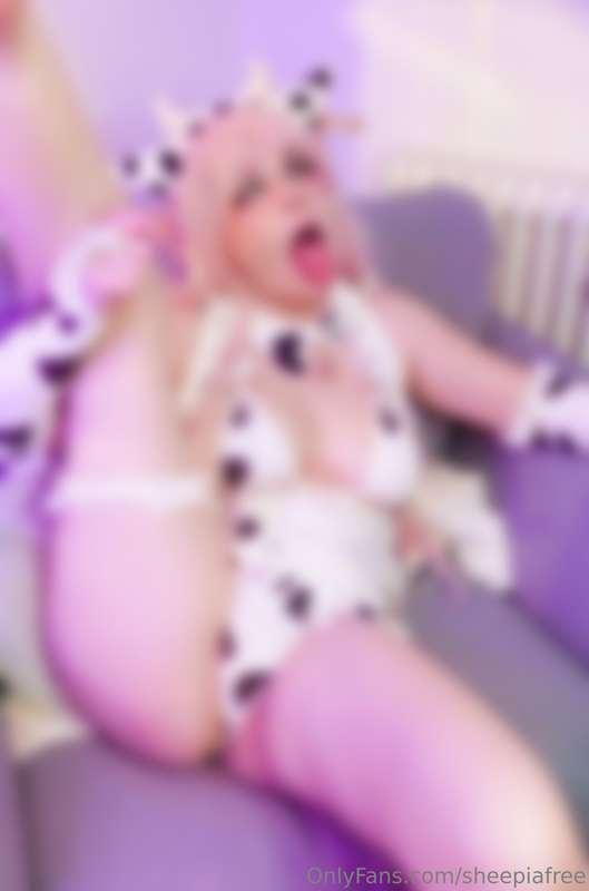 Made an extra spicy bundle of my best cow pictures for you! ..