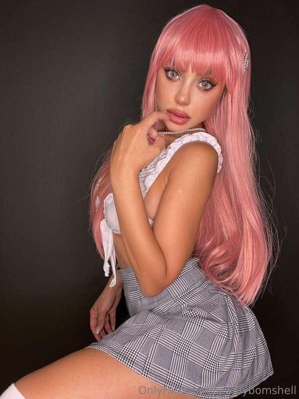 Shout out to all my cosplay fans... Who likes it when I dres..