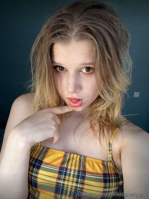 🔥𝗙𝗥𝗘𝗘 𝗢𝗡𝗟𝗬 𝗡𝗢𝗪🔥 @liliybunnygirlShe like touch her pink virgi..