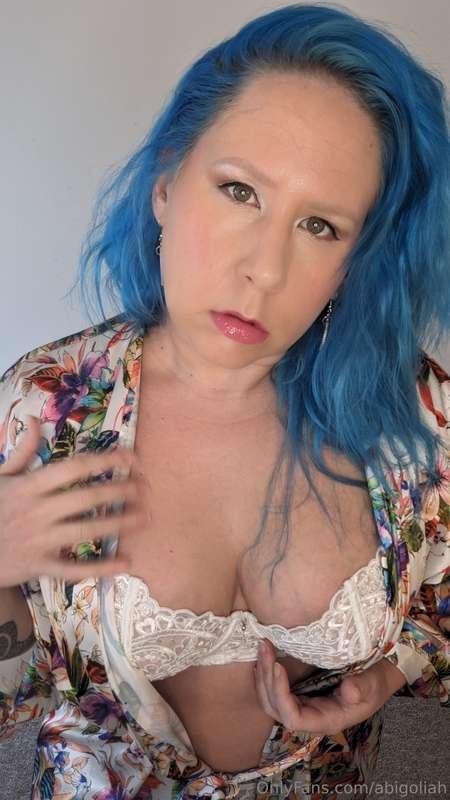 My first lingerie pics!! I had some fun with my camera just ..