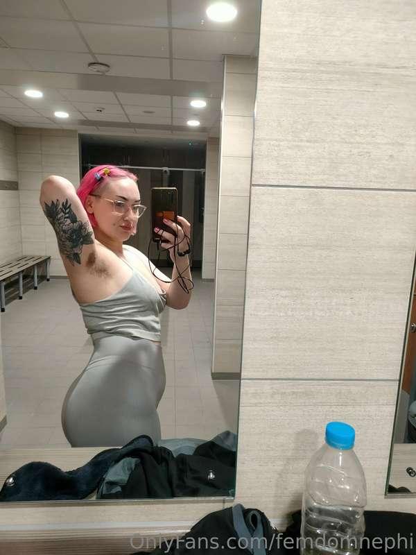 Would you lick my sweaty pits after a gym session?? 👀