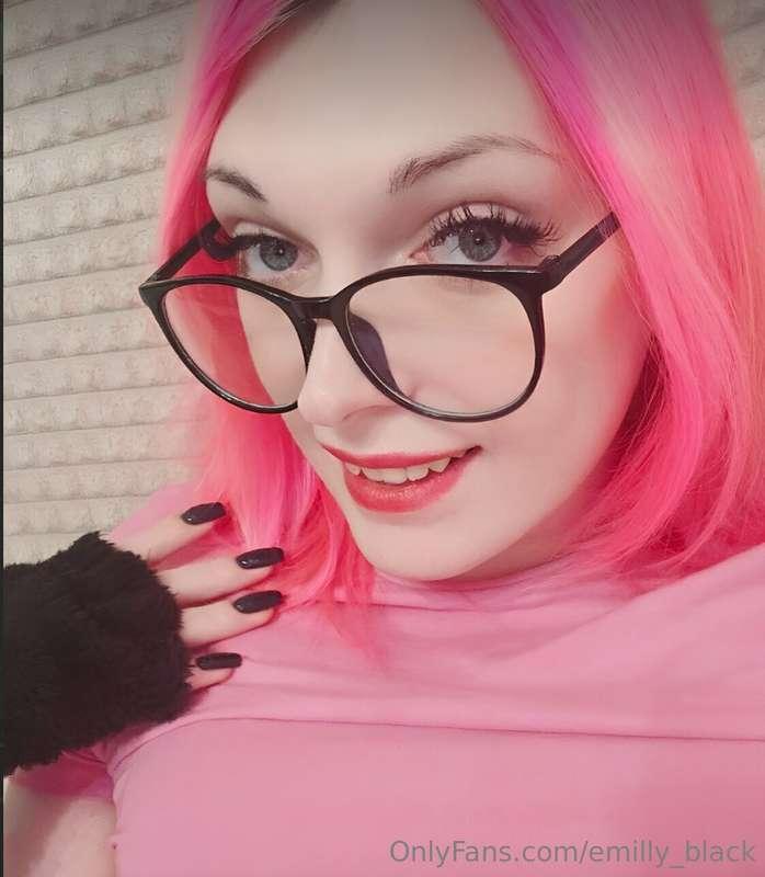 A cute T-Girl @merlinsexy is ready to fulfill all your naugh..