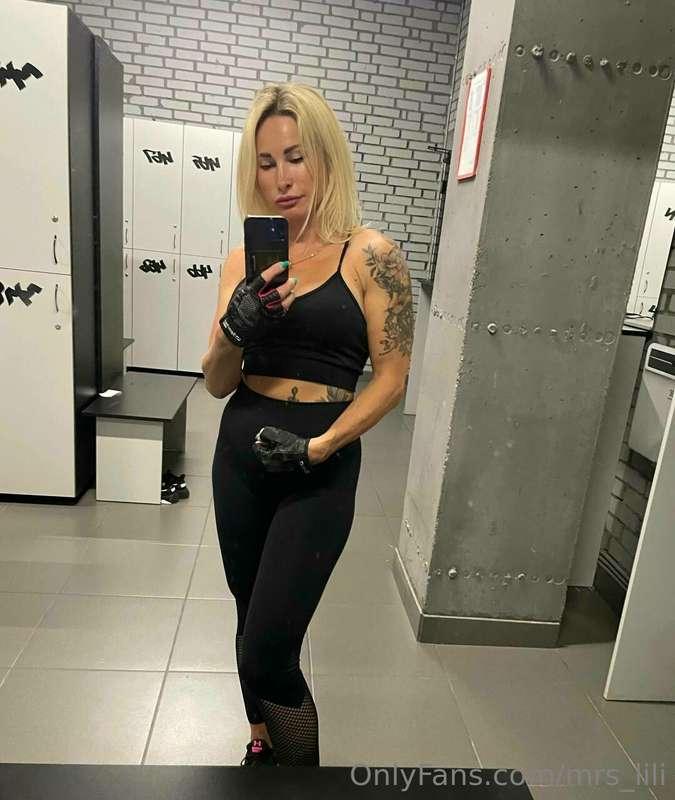 I love receiving compliments🥰🥰. I keep myself in shape to ma..