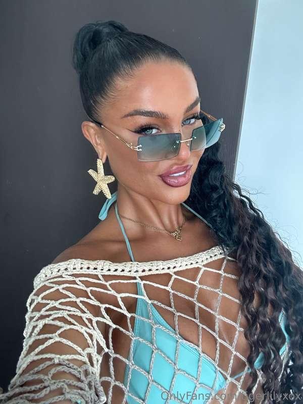 Does my slutty little club outfit tease you baby?😏😚