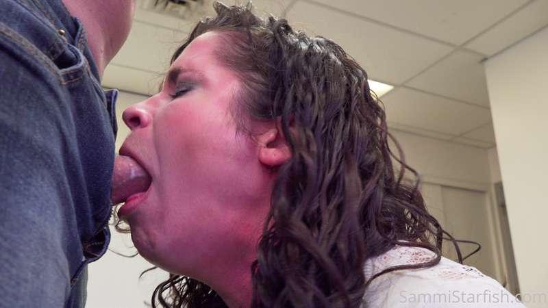 19 pics
Who likes getting their cock sucked?  Deepthroating ..