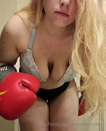 How hard do you think I'll punch your balls Tip $1-$10 😈 💕