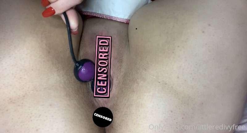 XXXmas advent calendar 🎁 Day 5
Kegel balls - Watch me use ke..