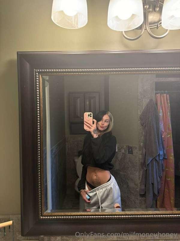 DM me babe 😏😈