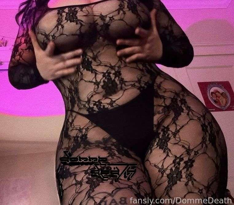Give me besides mwah xoxoxo


#🗡️ #hourglass #thick #bigttitygoth #domme #femdom #findom #waifu #catsuit #bigtits #hugeboobs #thickthighs #naturalbody