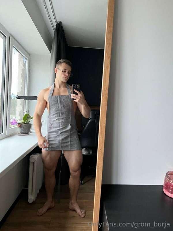 This apron looks extremely hot on me🔥😈
.
@grom_burja_vip
