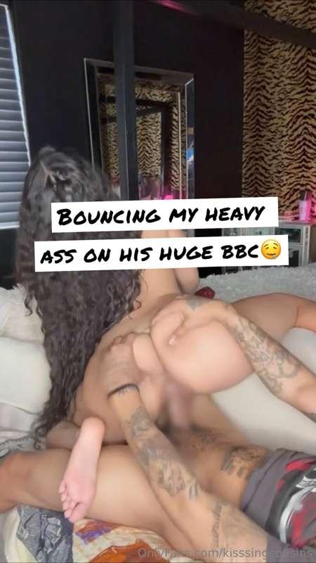 Side ways Fuck 🥵 I spread my legs wide open getting my pussy..
