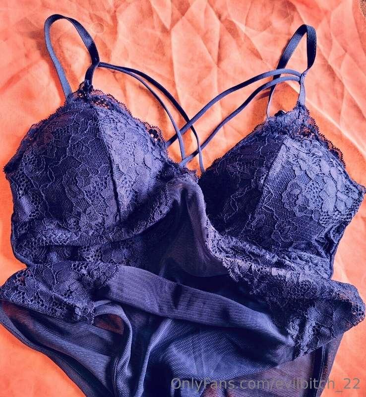 this new bodysuit is a bomb!! 💣💣 do you want me to put it on..